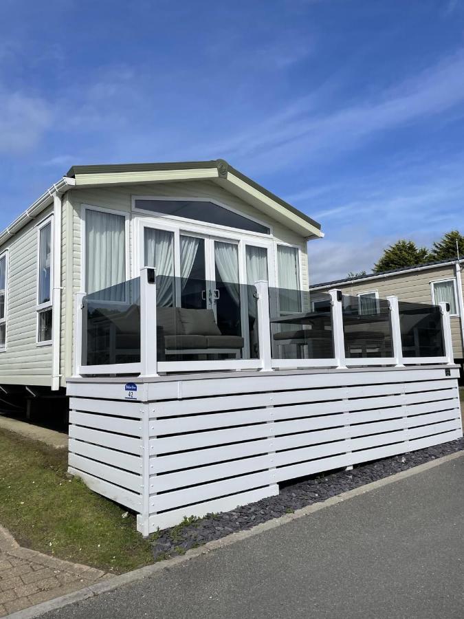 Poole Harbour View Lodge At Rockley Park Exterior foto